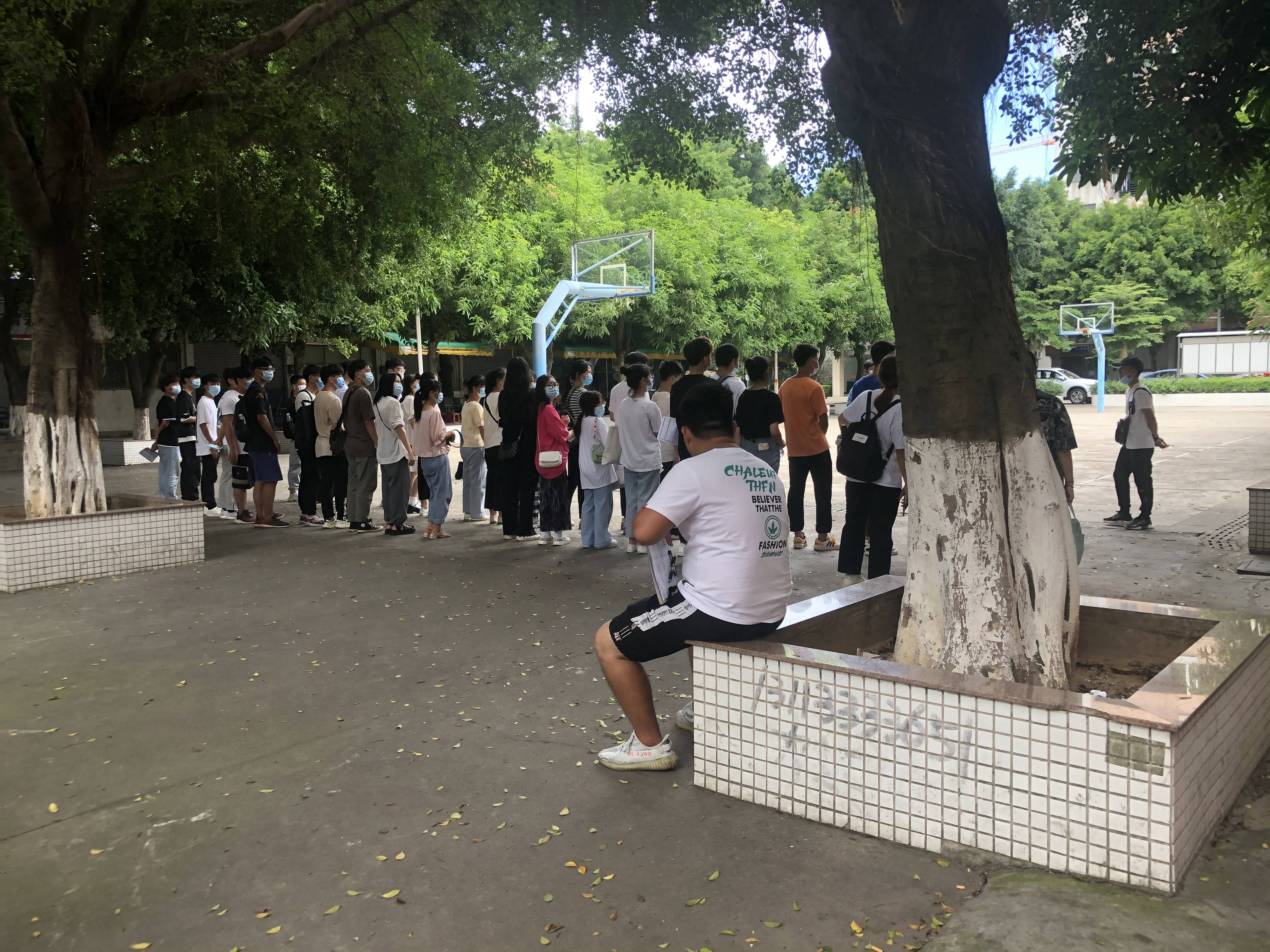 女生做什么工作容易赚钱又轻松（适合女人学的赚钱手艺）-第5张图片